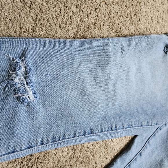 Madewell Distressed Light Wash Cropped Jeans "The Perfect Vintage Jean" - Picture 3 of 8